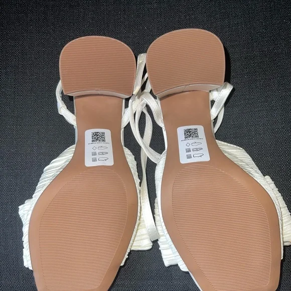 ASOS Cream Bow Heels - Picture 2 of 4